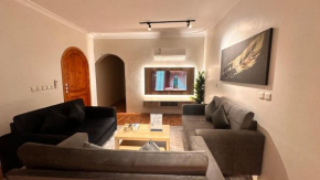 whole Floor with 3 bedrooms and privet terrace and jaccuzi 401